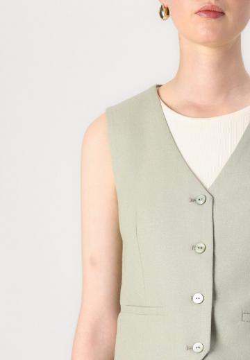 Джинсовая жилетка