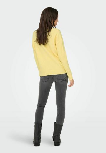 Пуловер с вырезом V