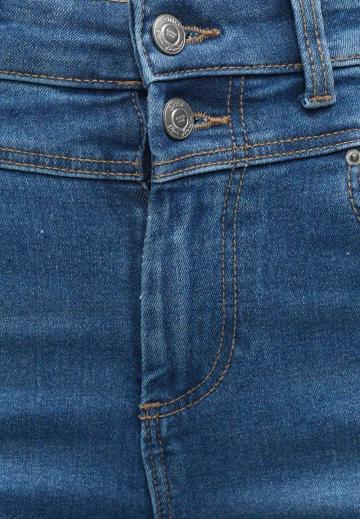 Клешеные джинсы