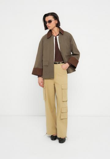 Куртка с накладнымит карманами