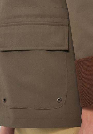 Куртка с накладнымит карманами