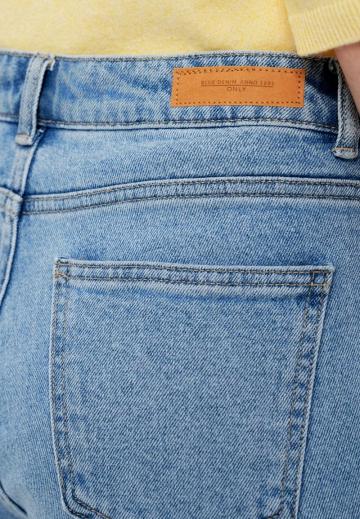 Узкие джинсы