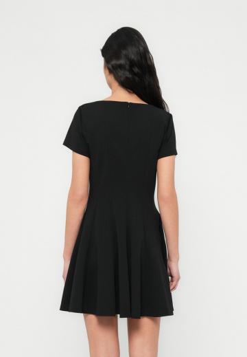 Короткое платье