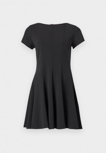 Короткое платье