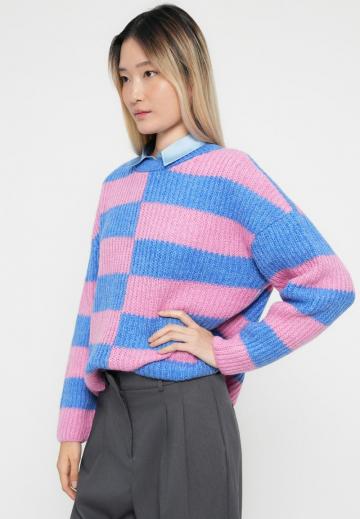 Пуловер в полоску