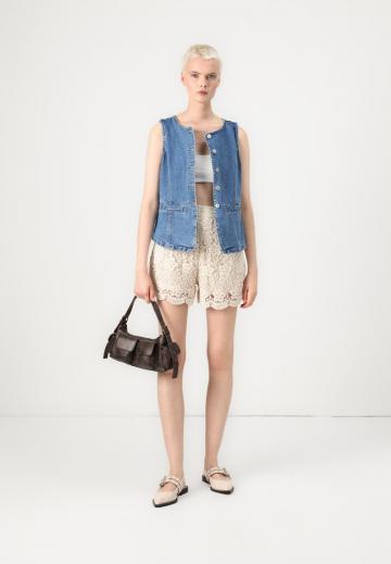 Джинсовая жилетка