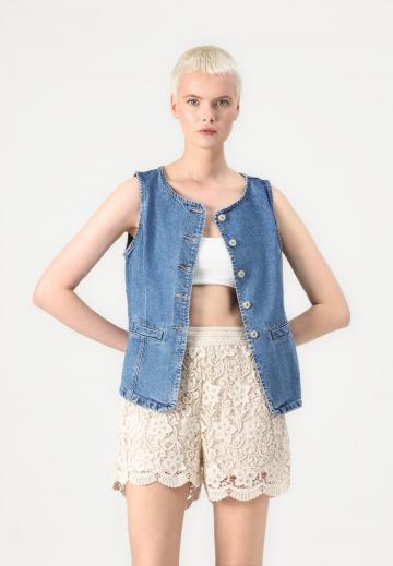 Джинсовая жилетка