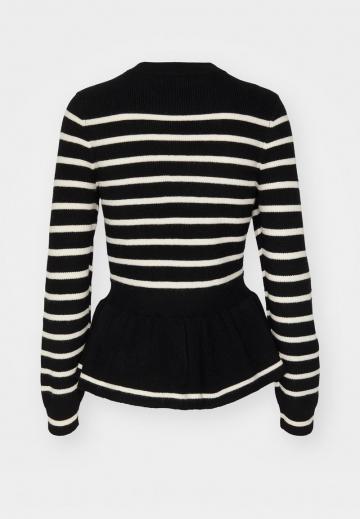 Пуловер в полоску