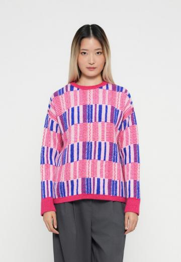 Пуловер в полоску