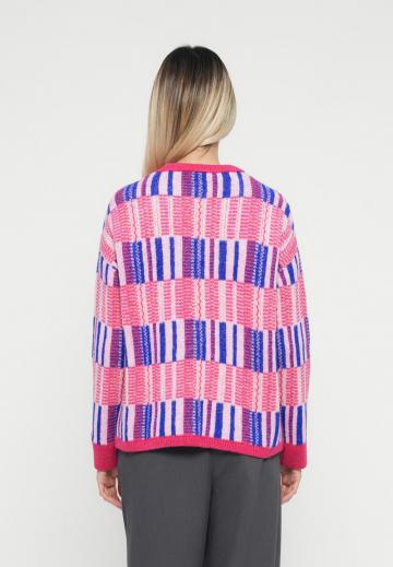 Пуловер в полоску