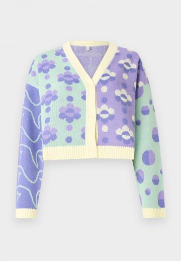 Жаккардовая вязаная кофта