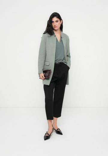 Короткое пальто