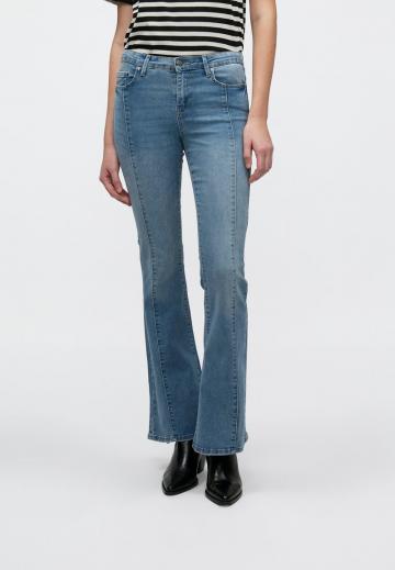 Клешеные джинсы