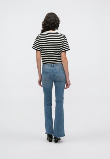 Клешеные джинсы