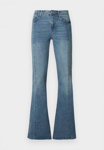 Клешеные джинсы