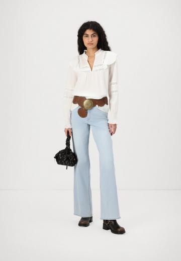 Прямые джинсы