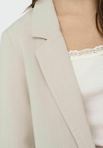 Короткое пальто