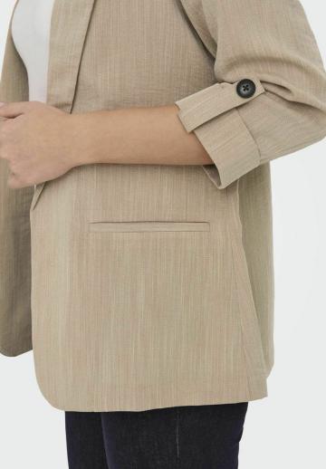 Короткое пальто