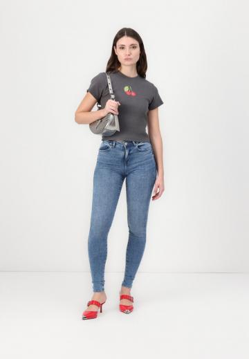 Узкие джинсы