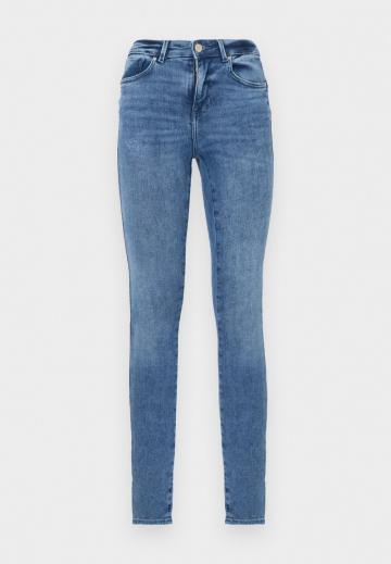 Узкие джинсы