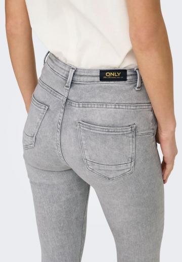 Узкие джинсы