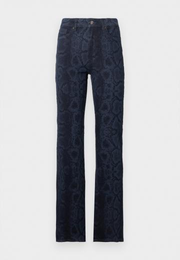 Клешеные джинсы