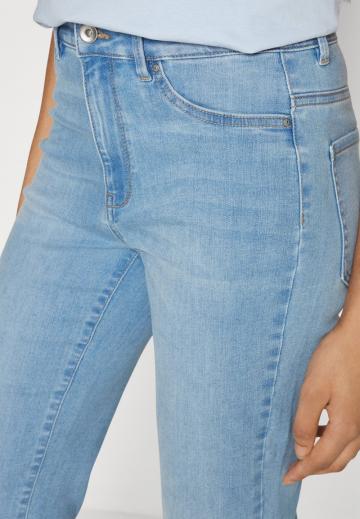 Клешеные брюки