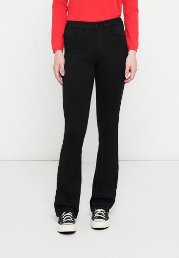 Узкие джинсы