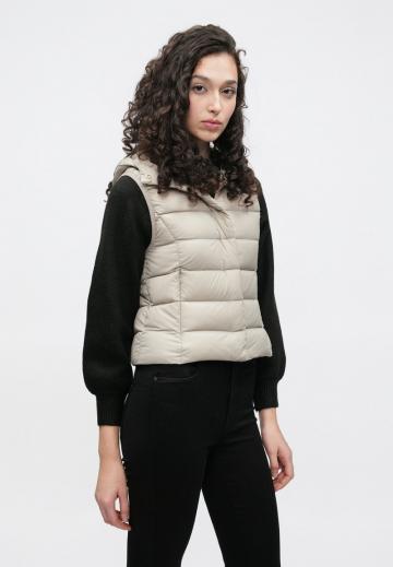 Пуховой жилет