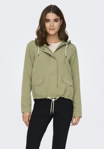 Куртка с накладнымит карманами