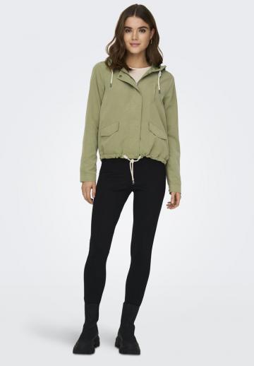 Куртка с накладнымит карманами