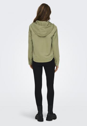 Куртка с накладнымит карманами