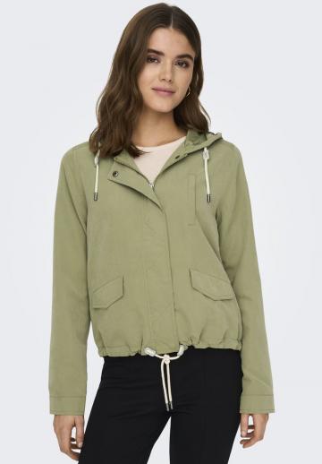 Куртка с накладнымит карманами