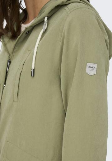 Куртка с накладнымит карманами