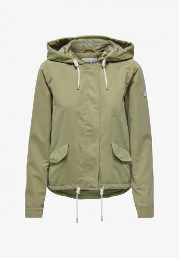 Куртка с накладнымит карманами