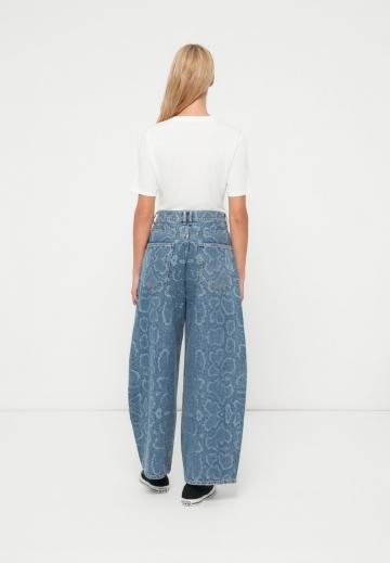 Свободные джинсы