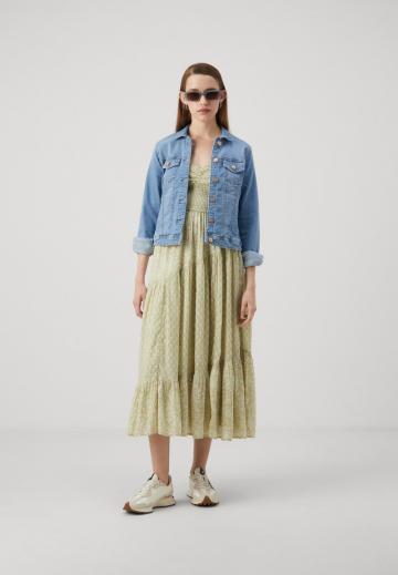 Джинсовая куртка