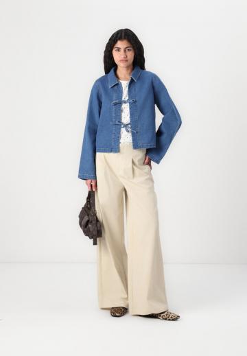 Джинсовая жилетка