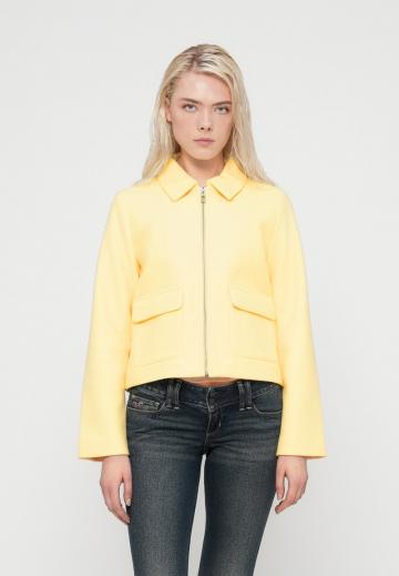 Блейзер с накладными карманами