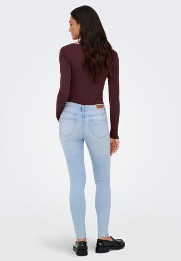 Узкие джинсы