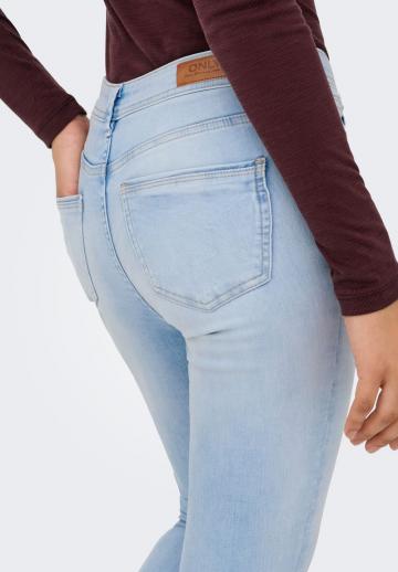 Узкие джинсы