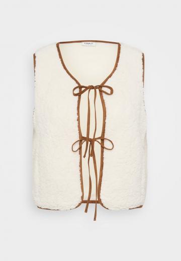 Пуховой жилет