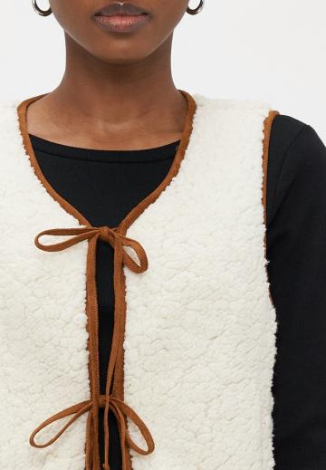 Пуховой жилет