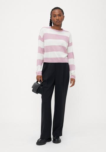 Пуловер в полоску