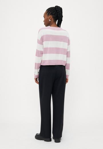 Пуловер в полоску