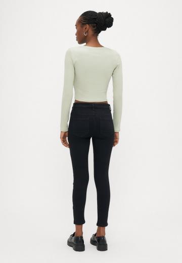 Короткие джинсы