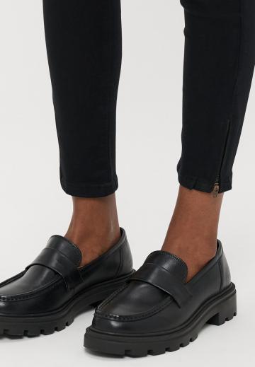 Короткие джинсы