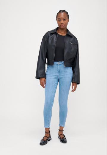 Короткие джинсы