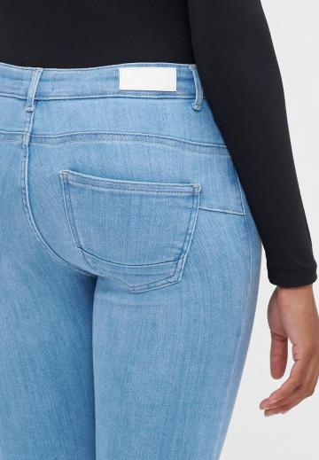 Короткие джинсы