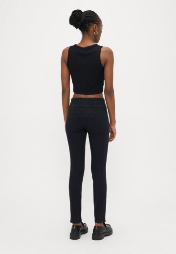 Узкие джинсы